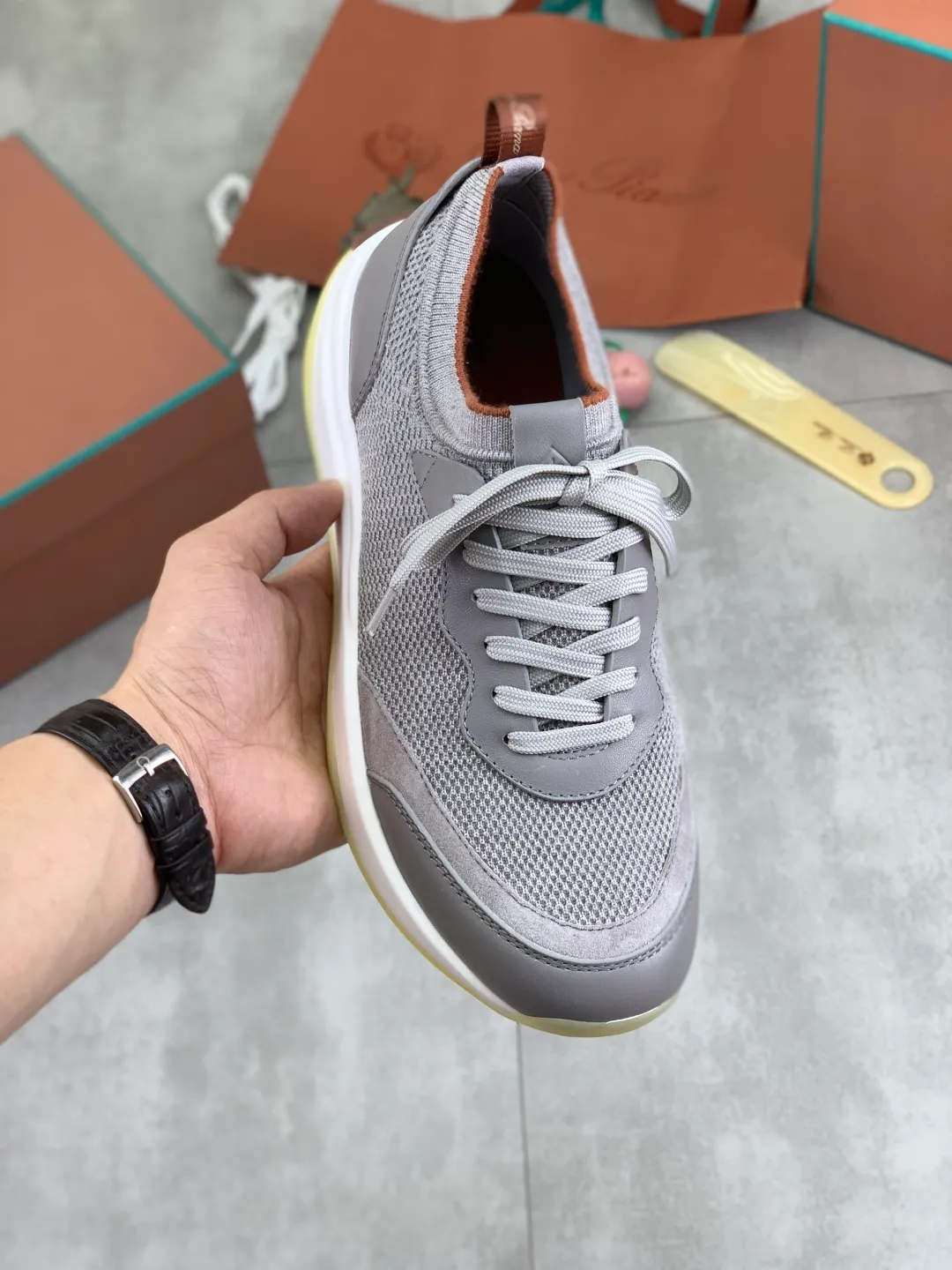 Men's Men's Shoes 💰P620 New 💰High Quality Latest Casual Shoes Loro Piana 💯Top Authentic Grade💯Buy the original 1:1 copy💯 Founded the existing Loro Piana company on April 24, 1924. It is now the sixth generation of family business, providing top quality products to customers who are discerning about taste and quality. Imported original fly woven fabric with cowhide fabric, plain calfskin lining, hand-stitched thread with cowhide feet, original packaging, code number: 38-44 (customized for 45 and 46), seven colors available